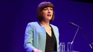 UK Universities Minister Welcomes Indian Students and International Scholars